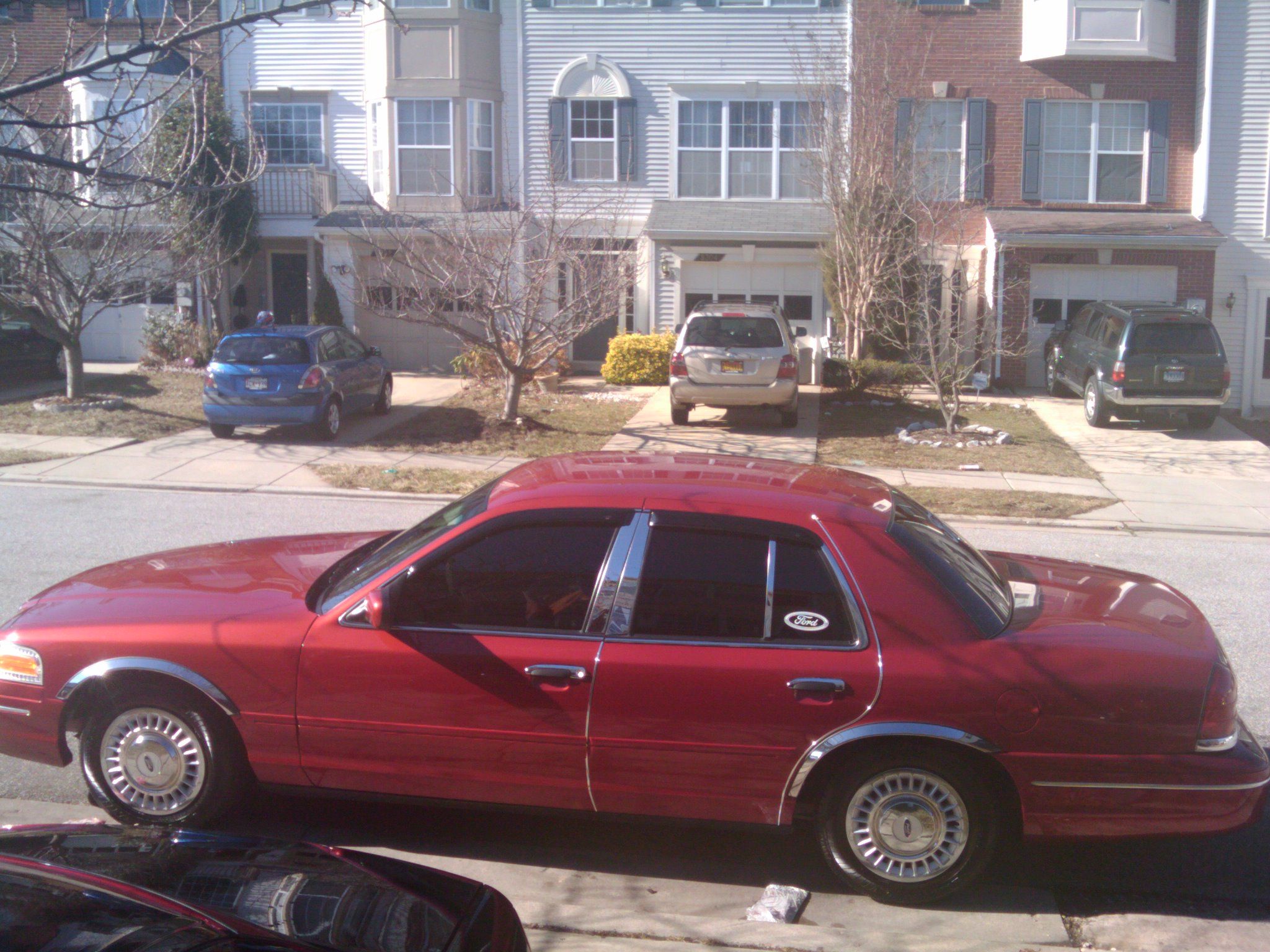 98-02 Ford Crown Victoria LX  Fender trim