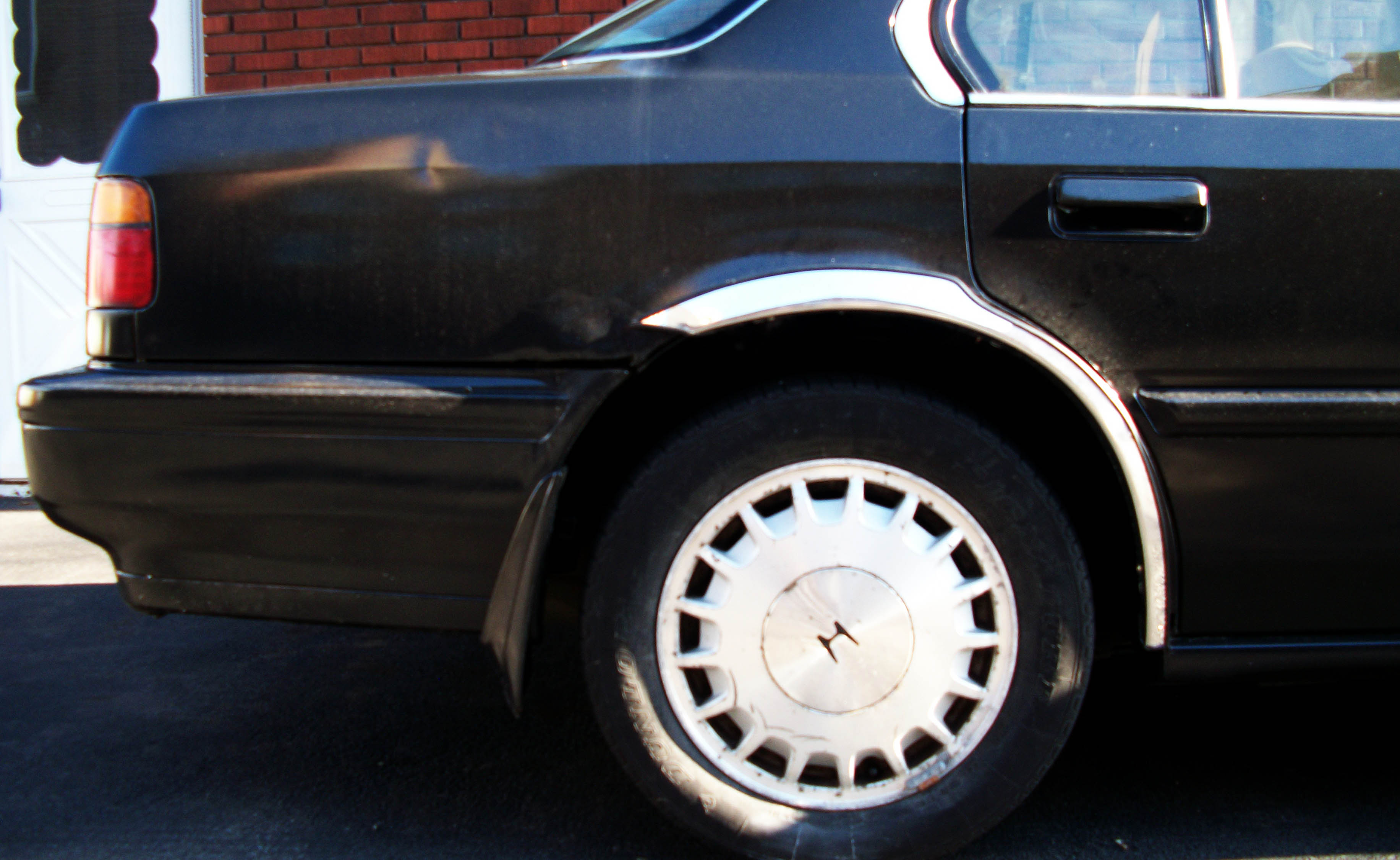 98-02 Honda Accord 4 Door Sedan Only  Fender trim