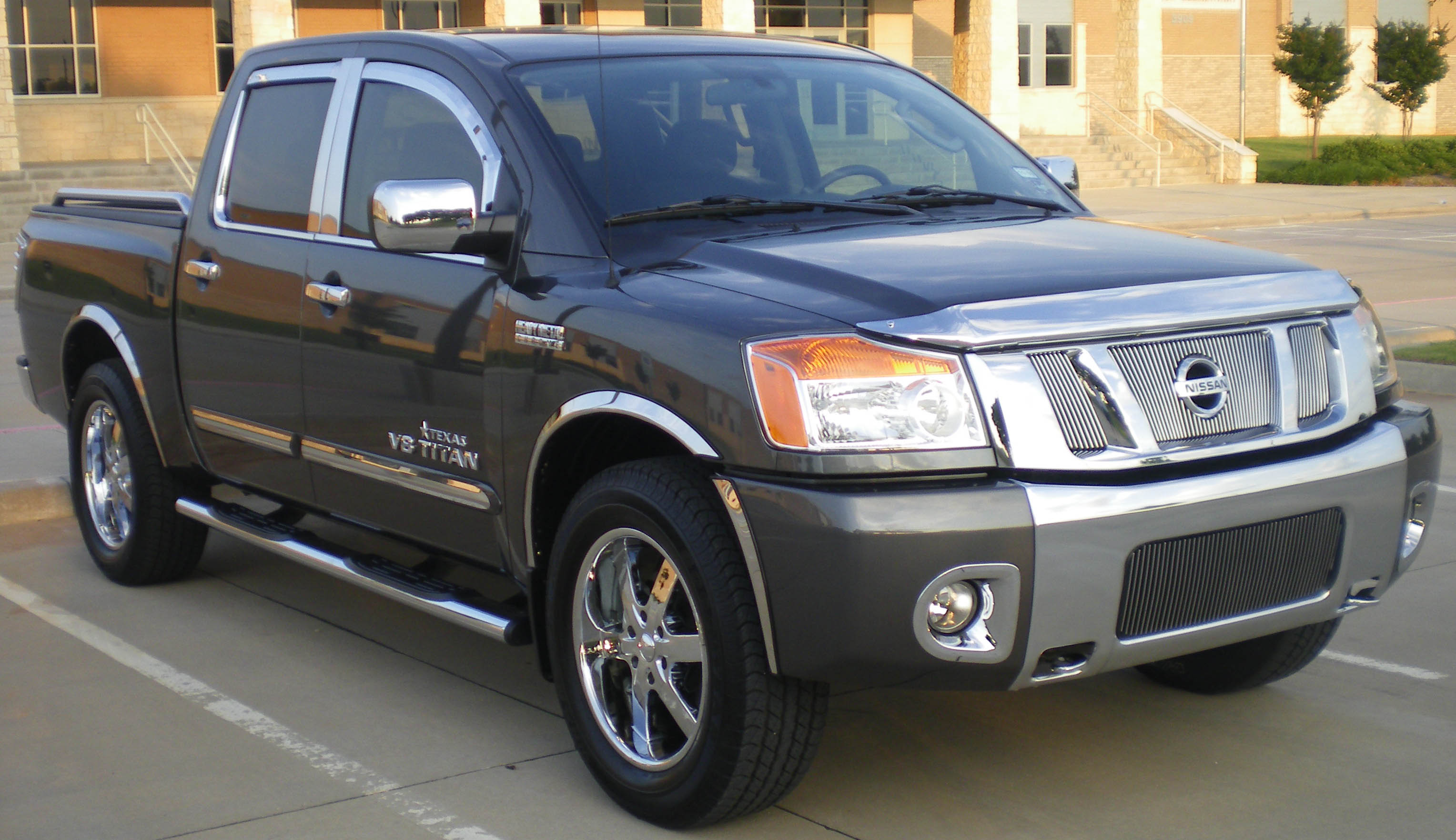 04-10 Nissan Titan No Tool Box  Fender trim